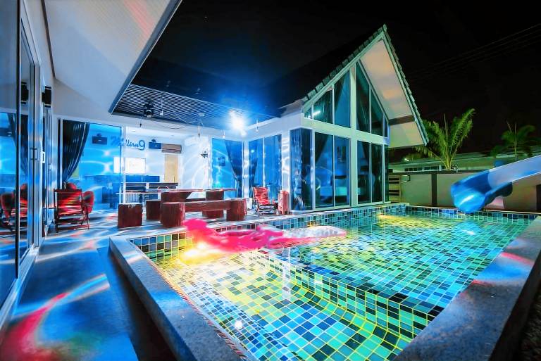 Villa with barbecue, garden & pool — photo 3