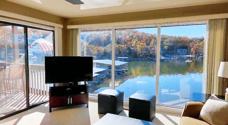 Vacation home with pool — photo 2