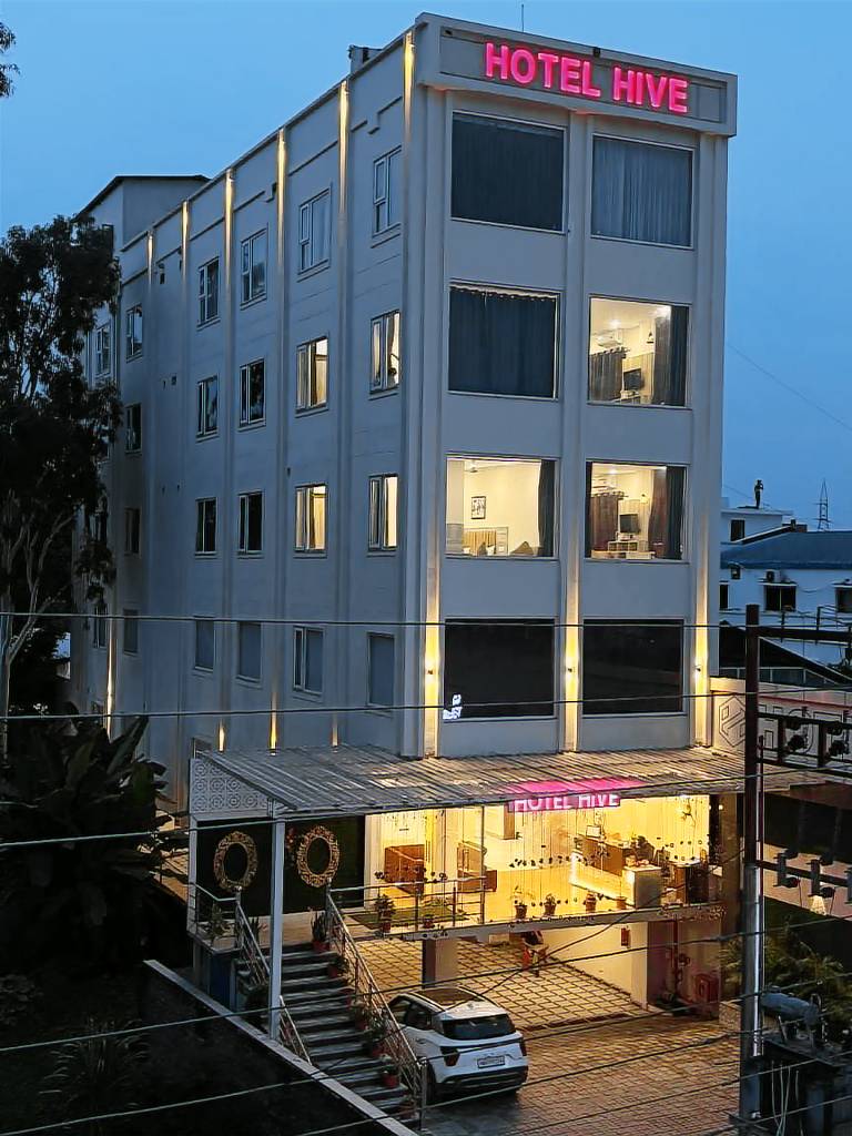 Hotel Hive in Vikasnagar