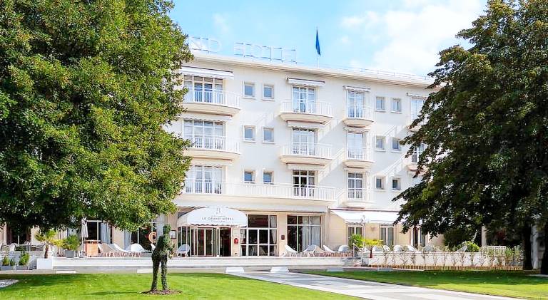 Hotel Barriere le Grand Hotel Enghien-les-Bains in Gennevilliers