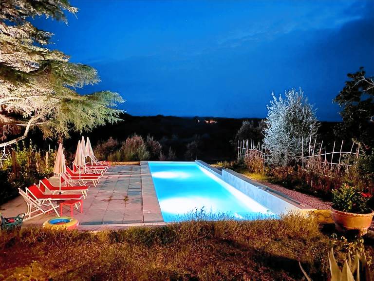 Apartment with BBQ, pool & garden in Montaione