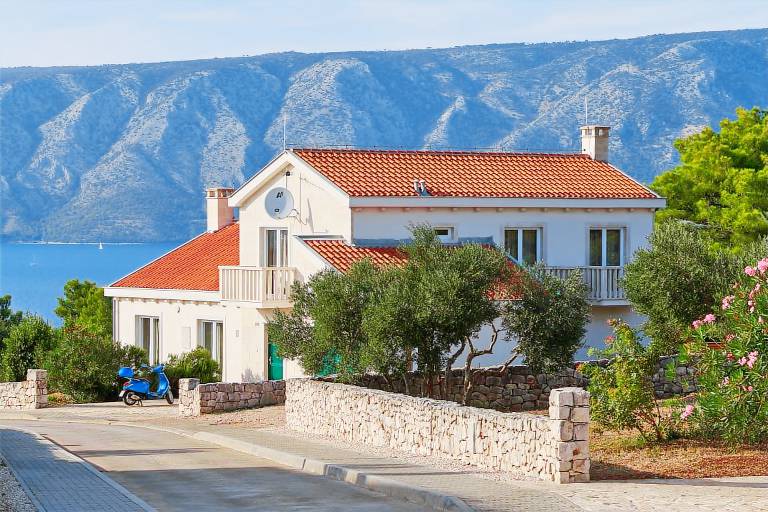 Villa with private pool, yard & grill | Sea view — photo 4