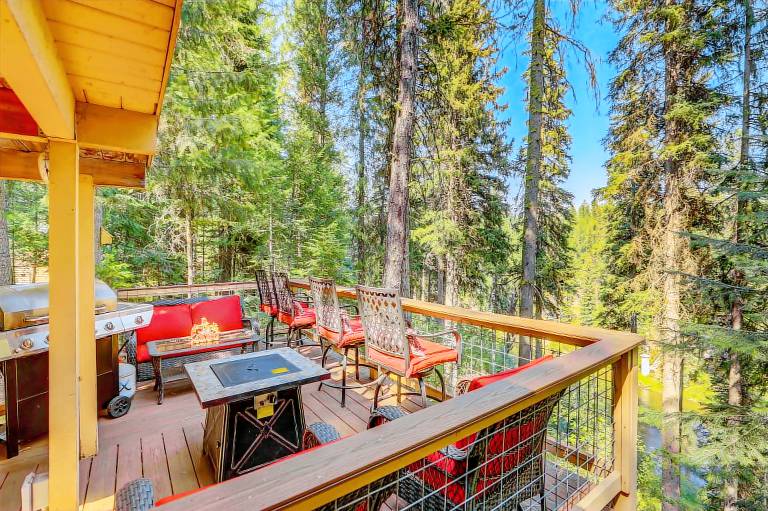 Carlson Cabin - Payette River Views and Access - Fishing - Private Wooded Setting - Pet Friendly — photo 2