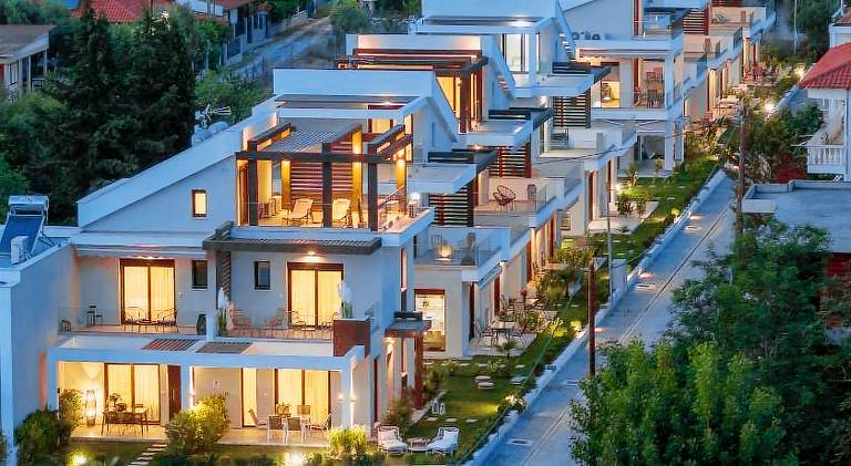 Rental apartment with garden & patio in Kavala