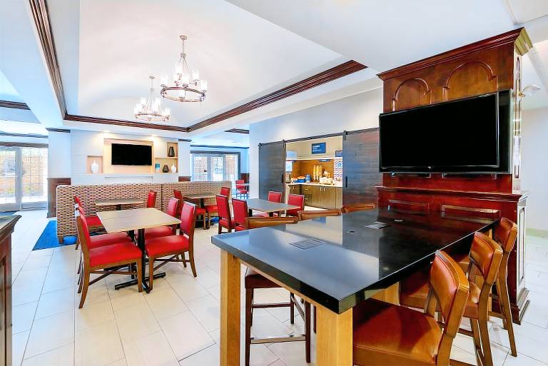 Holiday Inn Express State College at Williamsburg Square By IHG — photo 5