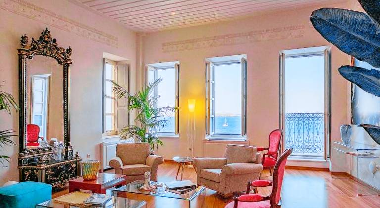Villa Selena - 1830s Art-House Suites in Vaporia, 50m from Asteria Beach — photo 2