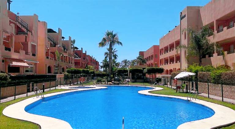 Rental apartment with pool — photo 2