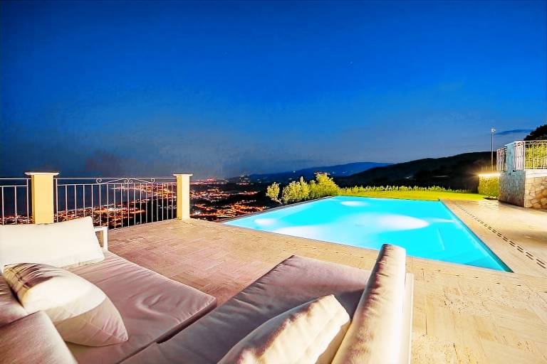 Children-friendly nice villa with private pool, hot tub & garden | Panoramic view | Pets allowed — photo 4