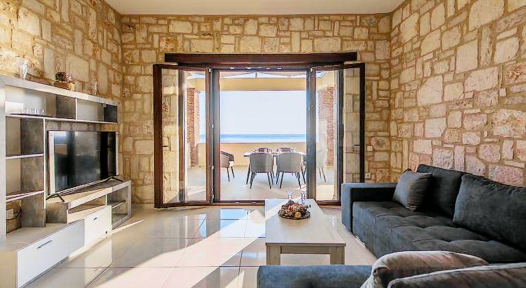 Pleasant villa with barbeque, yard & patio | Good for workation | Pets allowed — photo 2