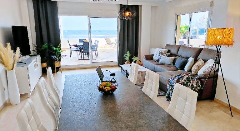 Beautiful holiday apartment with terrace, pool & yard | Next to the beach | Perfect for remote work | Pet-friendly — photo 3