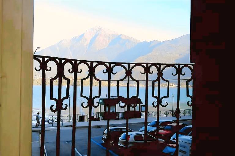 Spacious Historic Apartment with Lake Como View, Wi-Fi and Air Conditioning — photo 3
