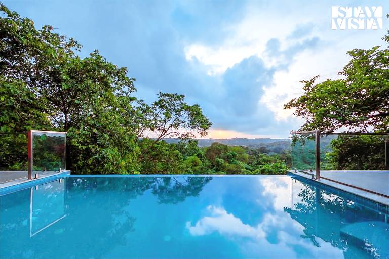 Wonderful villa with yard & pool | Suitable for remote work | Pets allowed — photo 3