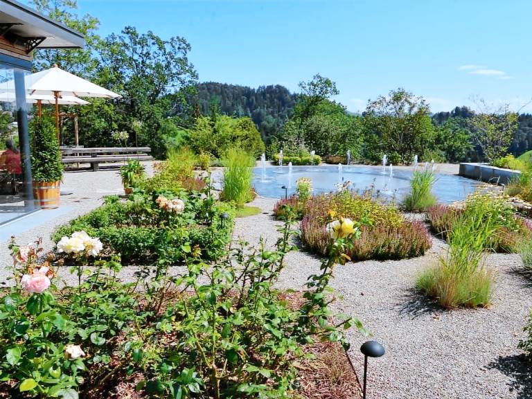 Holiday apartment with yard | Mountain view — photo 3