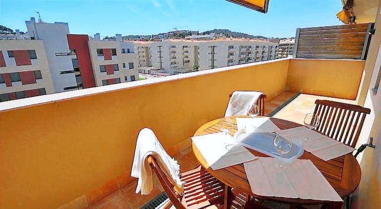 Apartment with pool — photo 5