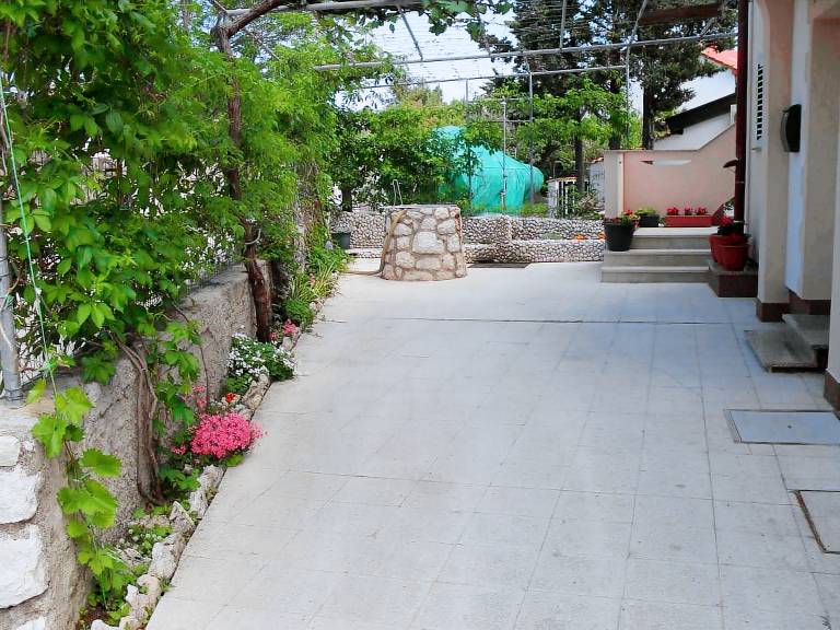 Holiday apartment with garden, patio & barbeque | Close to the beach | Dogs allowed — photo 4