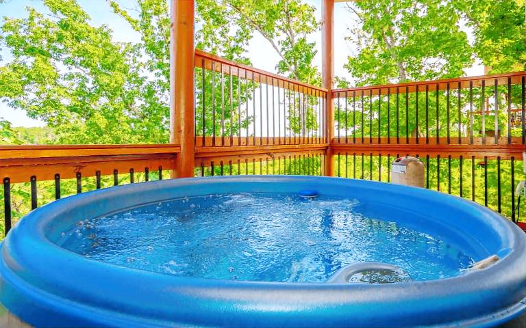 Cabin with barbeque, jacuzzi & private pool | Mountain view — photo 5