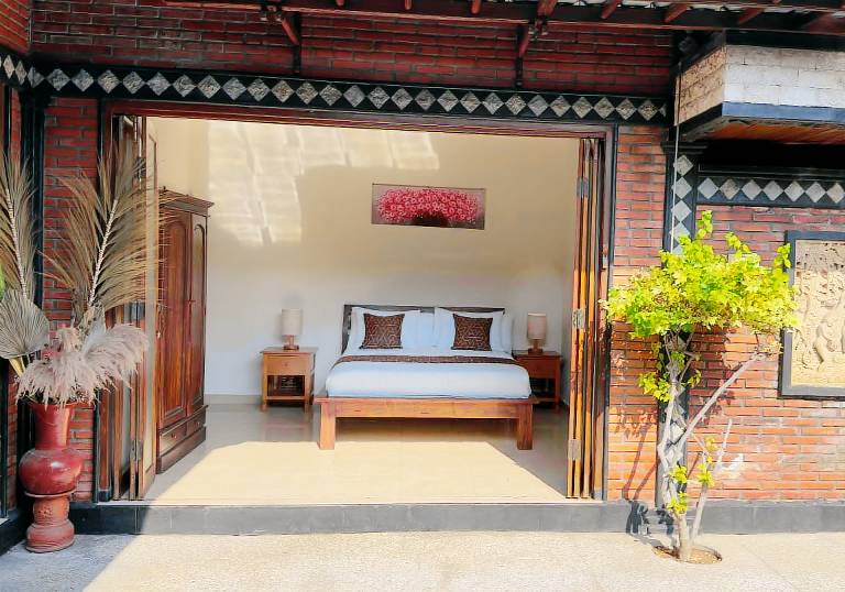 Villa with pool & terrace — photo 5