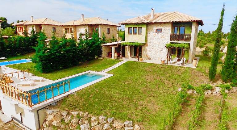 Villa with private pool, patio & garden — photo 4