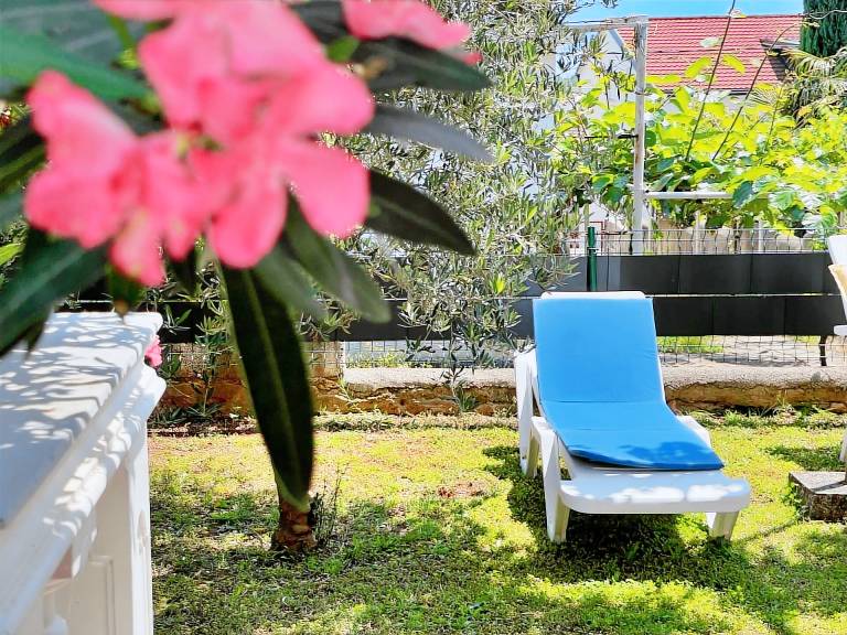 Rental apartment with garden, barbecue & terrace — photo 2
