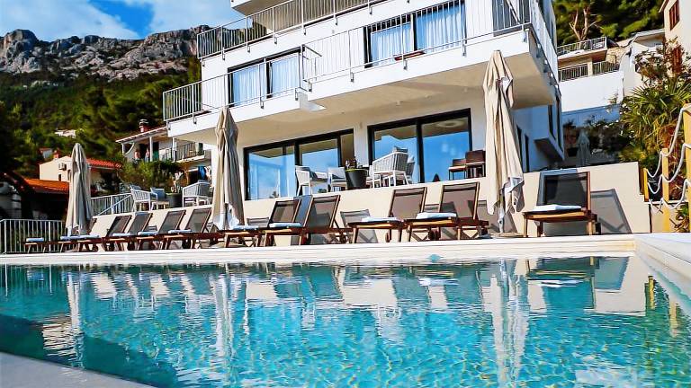 Luxurious and spacious pet friendly villa in Brela in Brela