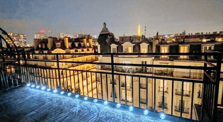 Rental apartment with patio in Vanves