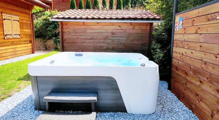 Chalet with jacuzzi — photo 4