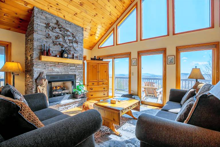 Welcome Home - Great View, Hot Tub, Foosball Table, Fire Pit, 15 minutes to Boone! — photo 5