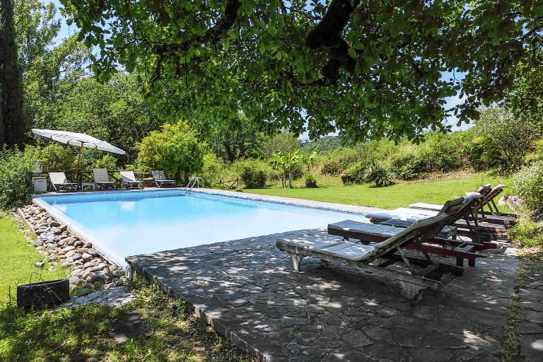 Villa with private pool, barbeque & yard — photo 2