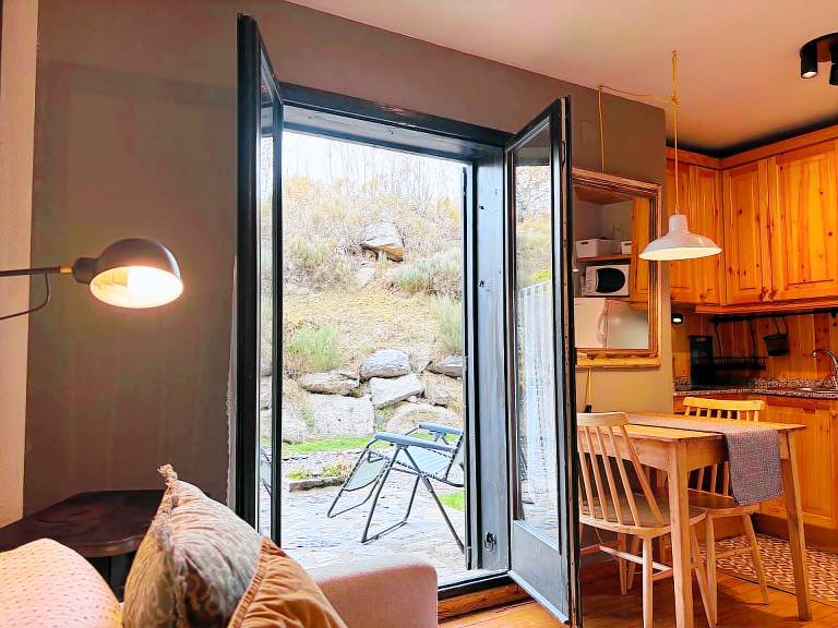 Rental apartment with grill, patio & yard — photo 3