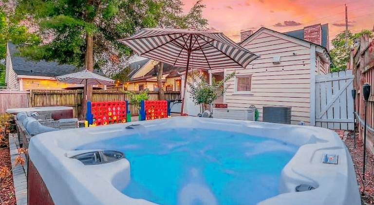 Ample vacation home | Pets are welcome in Savannah, GA