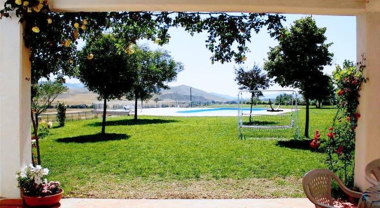 Farm with terrace, pool & barbeque — photo 3