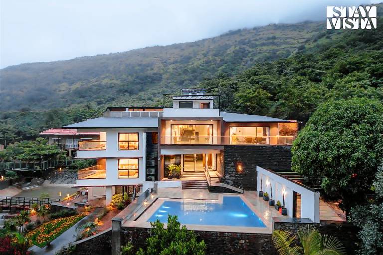 372 m&sup2; Villa