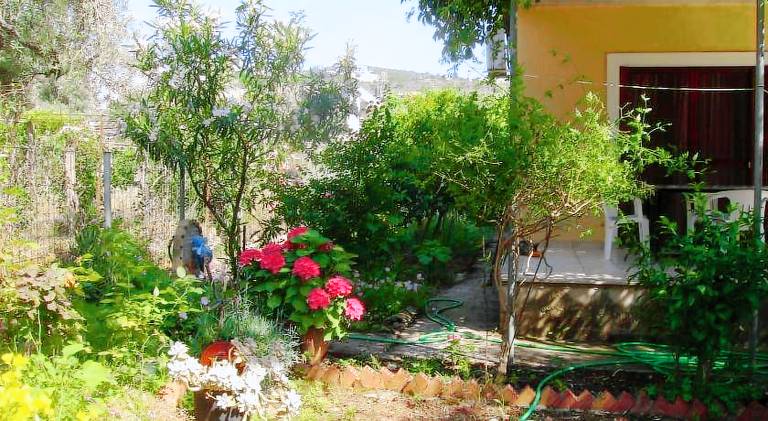 Charming vacation home with patio & garden | Suitable for remote work | Pet-friendly in Lefkada