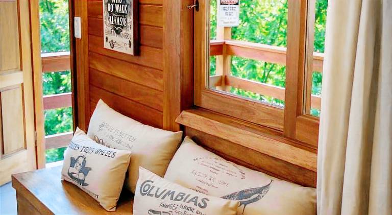 Lodge with yard | Pet-friendly — photo 2