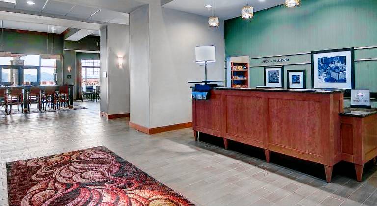 Hampton Inn & Suites Astoria — photo 3