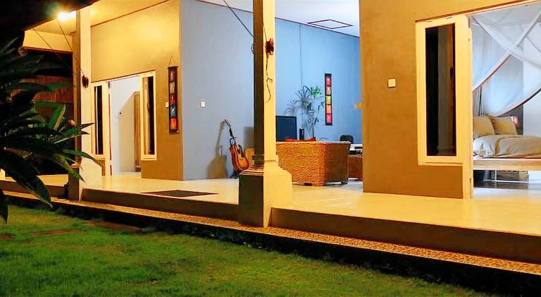 Lovely villa with garden, patio & pool | Suitable for remote work | Pets allowed — photo 3
