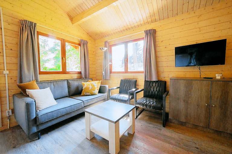 Vacation home with yard & patio — photo 3