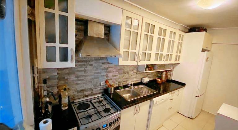 Large apartment with a balcony in central Kadıkoy — photo 3