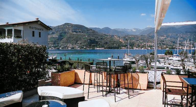 Bella Hotel & Restaurant with private dock for mooring boats — photo 3