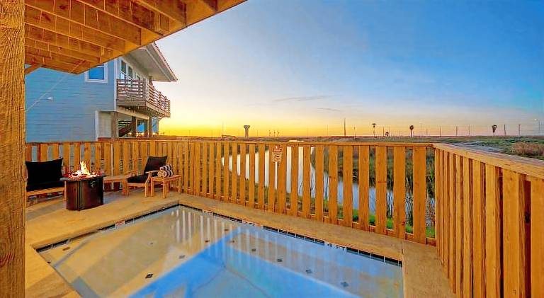 Vacation home with pool — photo 3