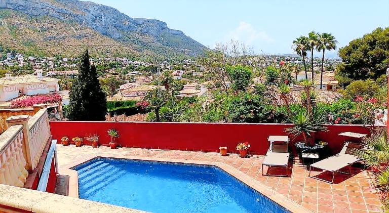 Villa with pool in Denia