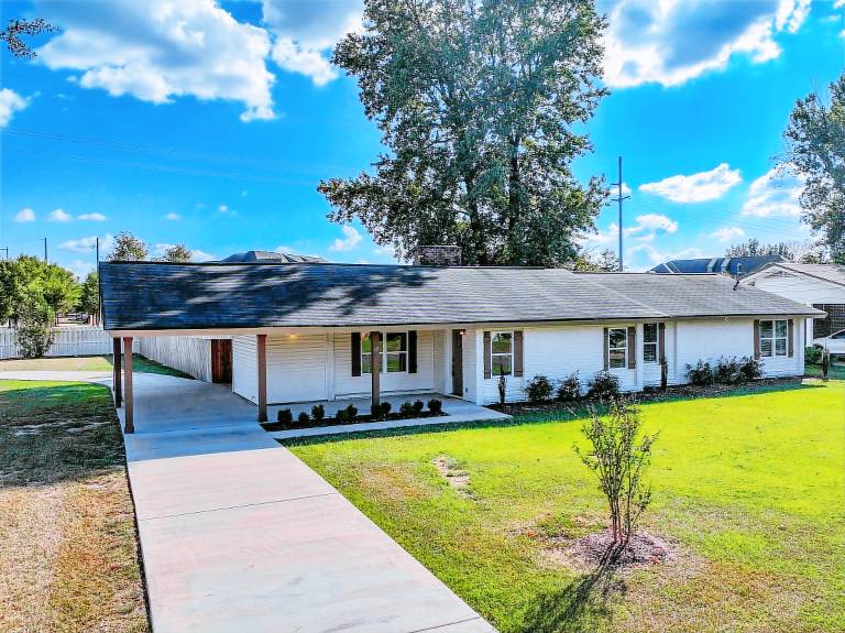 Vacation home with barbecue & yard | City view in Tuscaloosa, AL