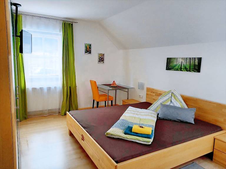 Dreibettzimmer Dusche WC Bergseite