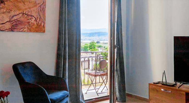 Rental apartment with patio & yard | Pets allowed — photo 2