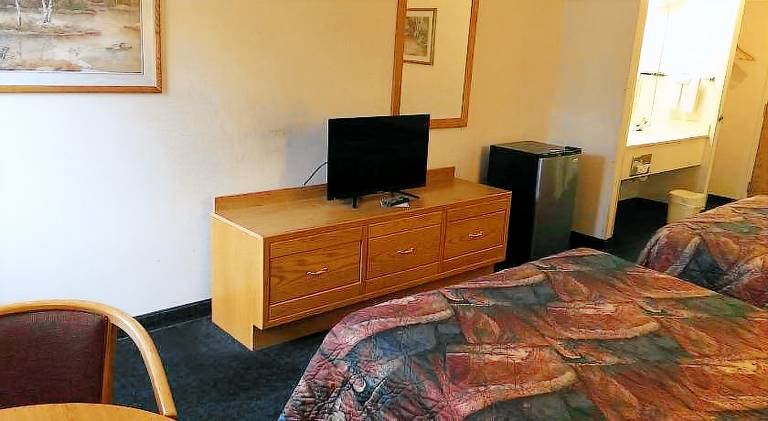 Economy Inn & Suites — photo 2