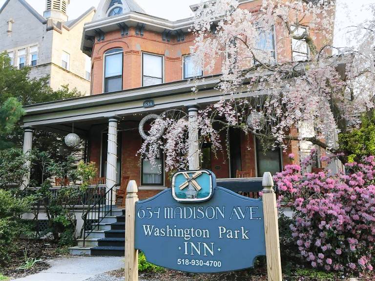 Washington Park Inn in Alba