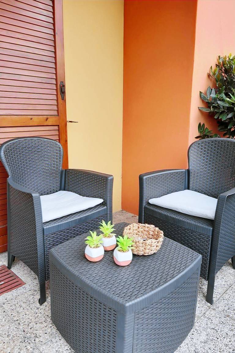 Rental apartment with yard, terrace & barbecue — photo 4