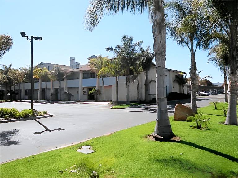 O'Cairns Inn and Suites in Lompoc, CA