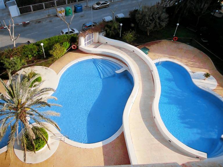 Family-oriented charming apartment with terrace, pool & garden | City view | Dogs allowed in Benidorm