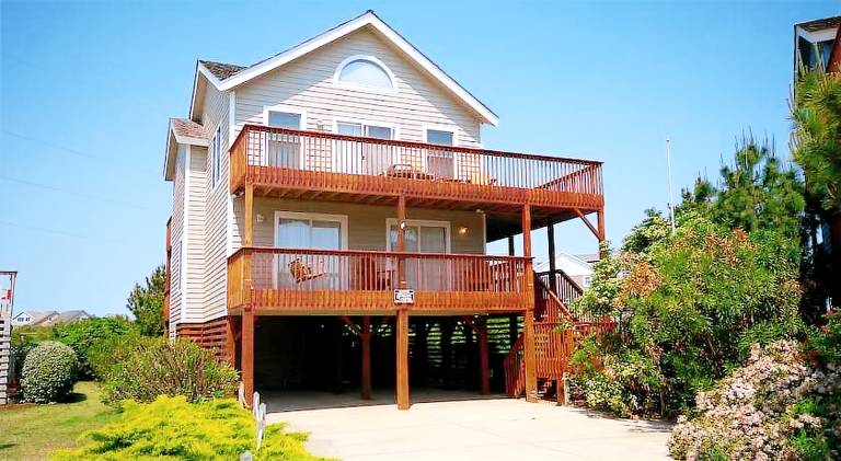 Vacation home with pool & jacuzzi in Nags Head, NC